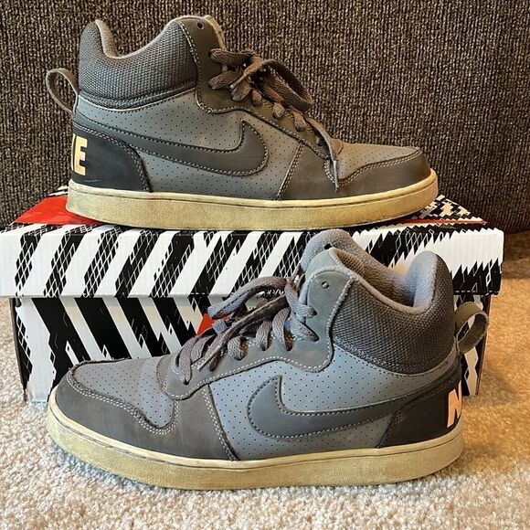 WMNS Court Borough Mid “Cool Grey” (S/N 844906-001), size 8.5 - Picture 2 of 5